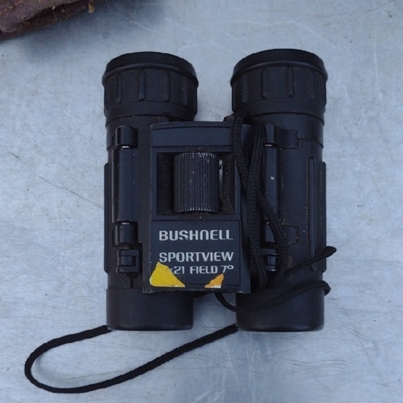 Bushnell Sportview Black Binoculars - Picture 1 of 4
